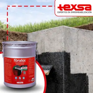 Aplicación de Fibratex, impermeabilizante asfáltico denso e inhibidor de raíces en muros enterrados y cimentaciones.